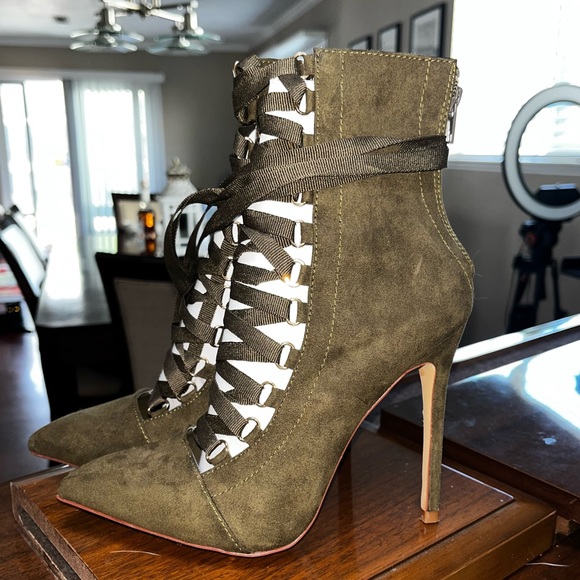 Olive 🫒 Green Ballerina Heels - Picture 1 of 3